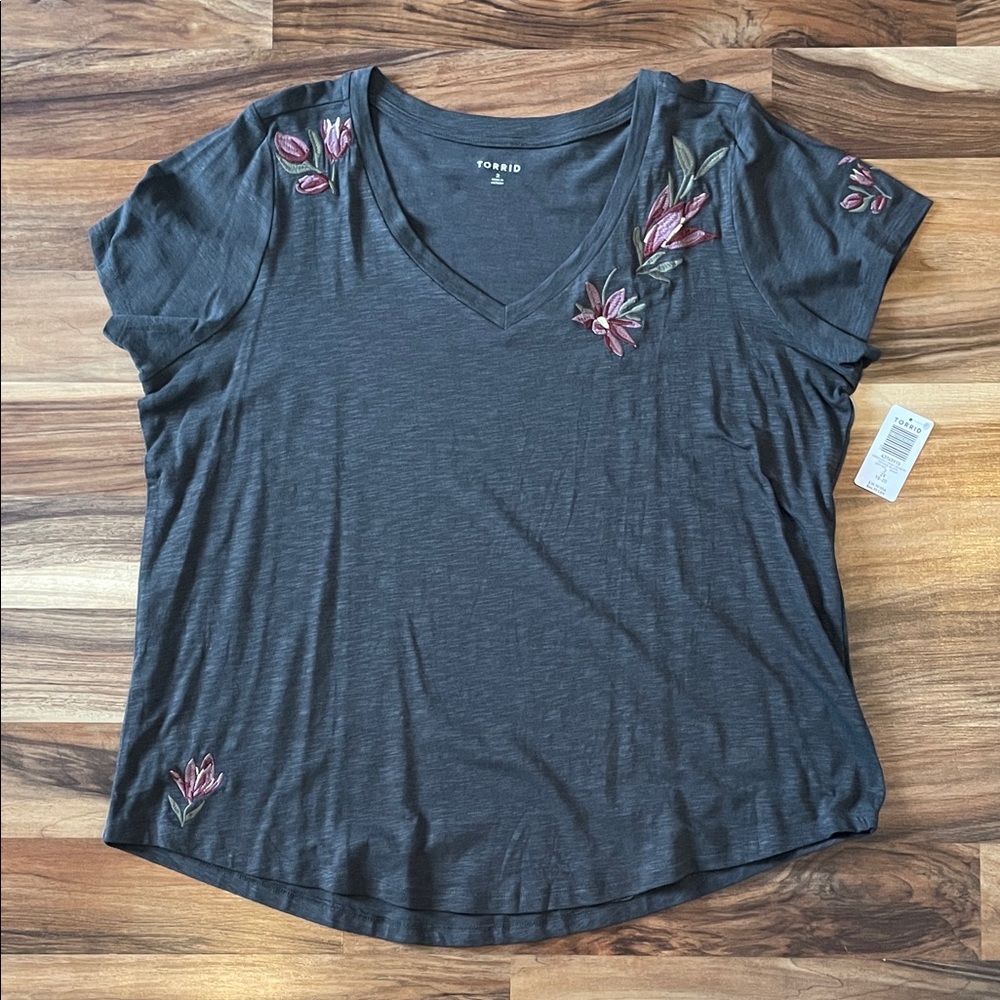 NWT Torrid classic fit Vintage slub v-neck t-shirt size 2 2x 18 20